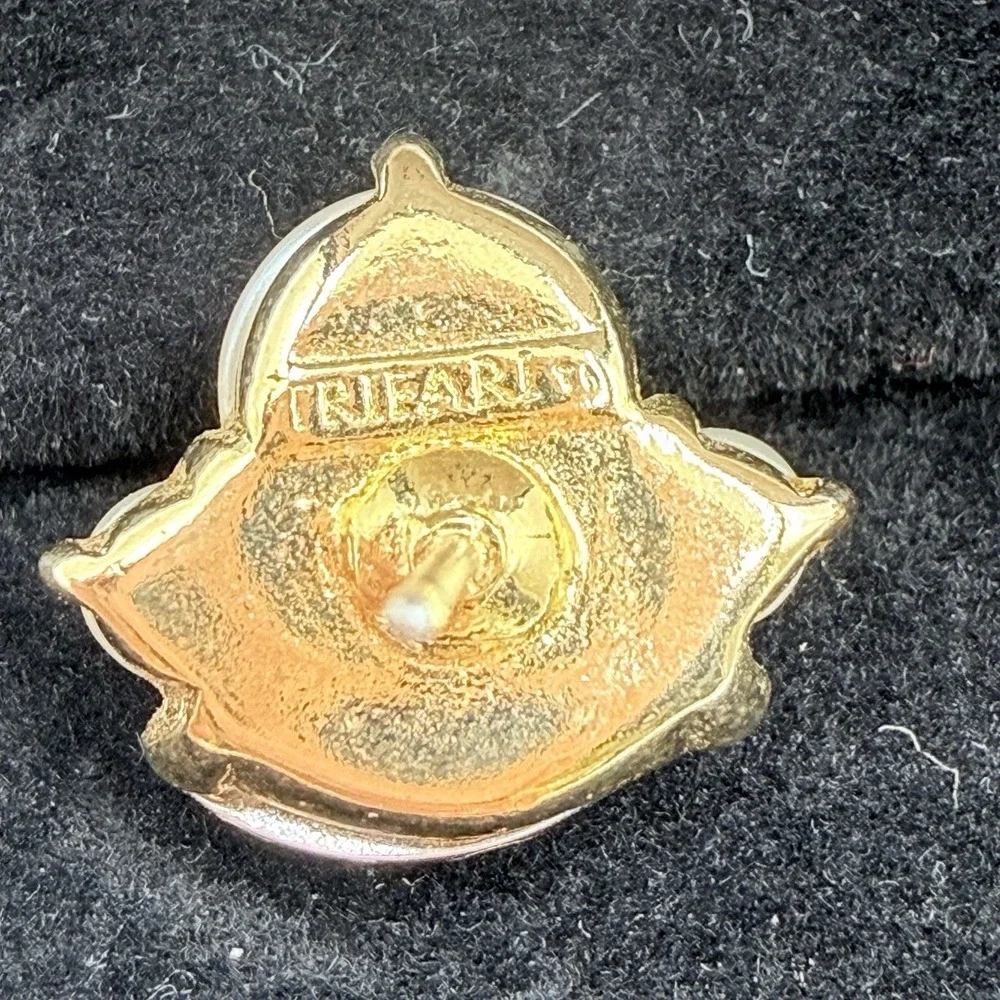 Signed Trifari Vintage Cluster Pearl Stud Earrings Pierced Gold‎ Tone Glam